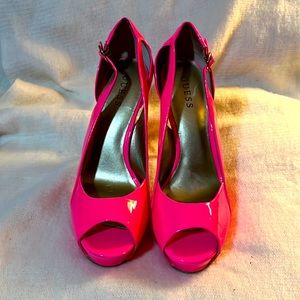 Guess hot pink paten leather womenswear size 10